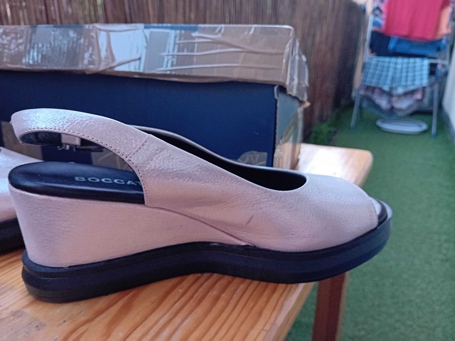 Buty sandaly skorzane na koturnie