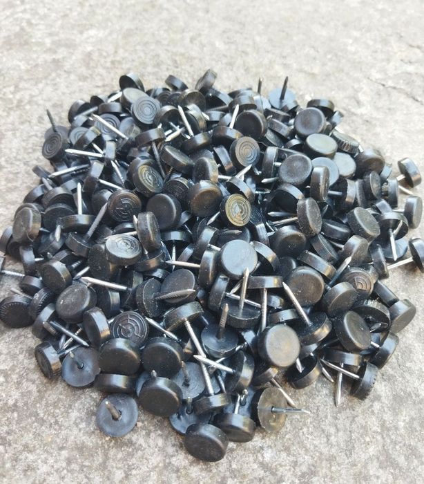 Продам  саморезы,ножка гвоздь,уголки,лезвия