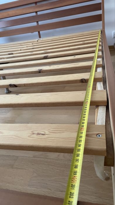 Cama de 200cm em madeira de cerejeira