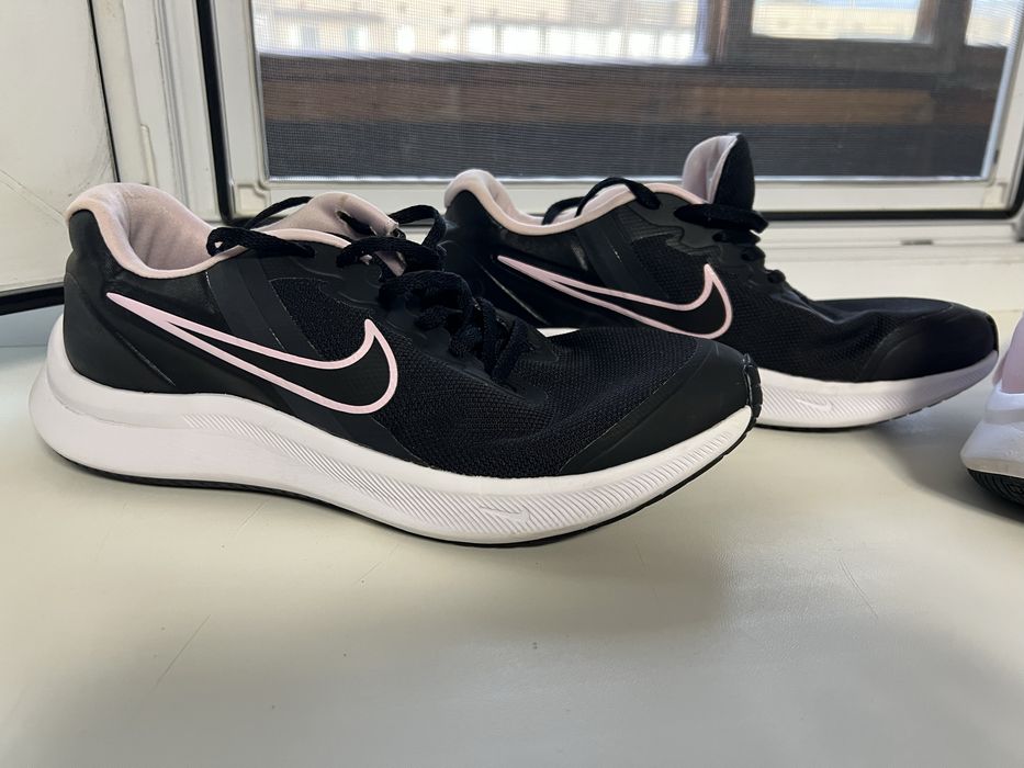 Кросівки Nike 39 розмір 2 пари по ціні 1500