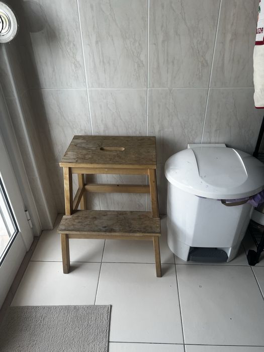 Banco / banqueta de madeira