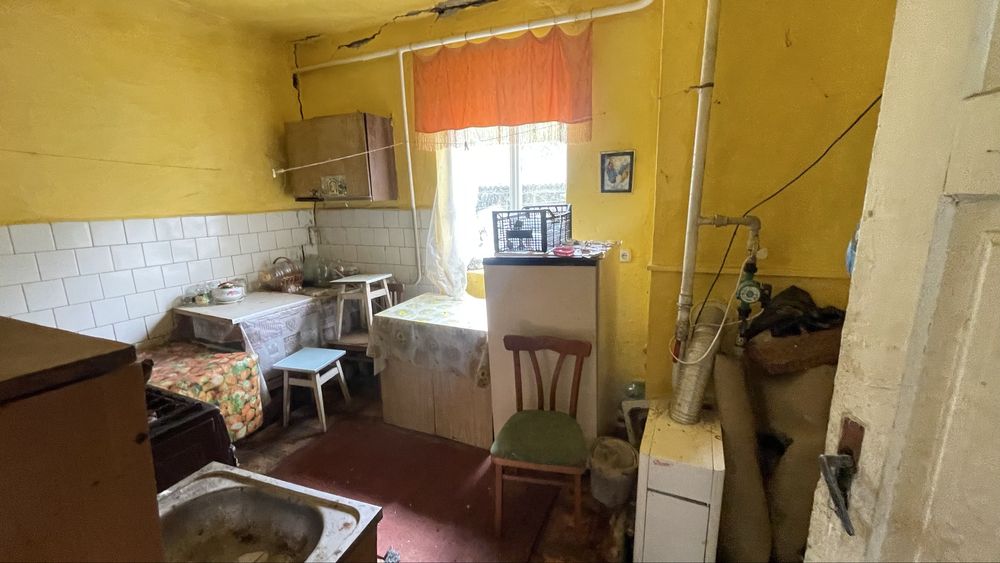 Продається хата в с.Солотвин з індивідуальним опаленням .