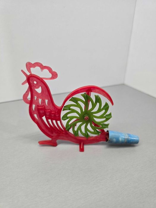 Gwizdek zabawka z okresu PRL,