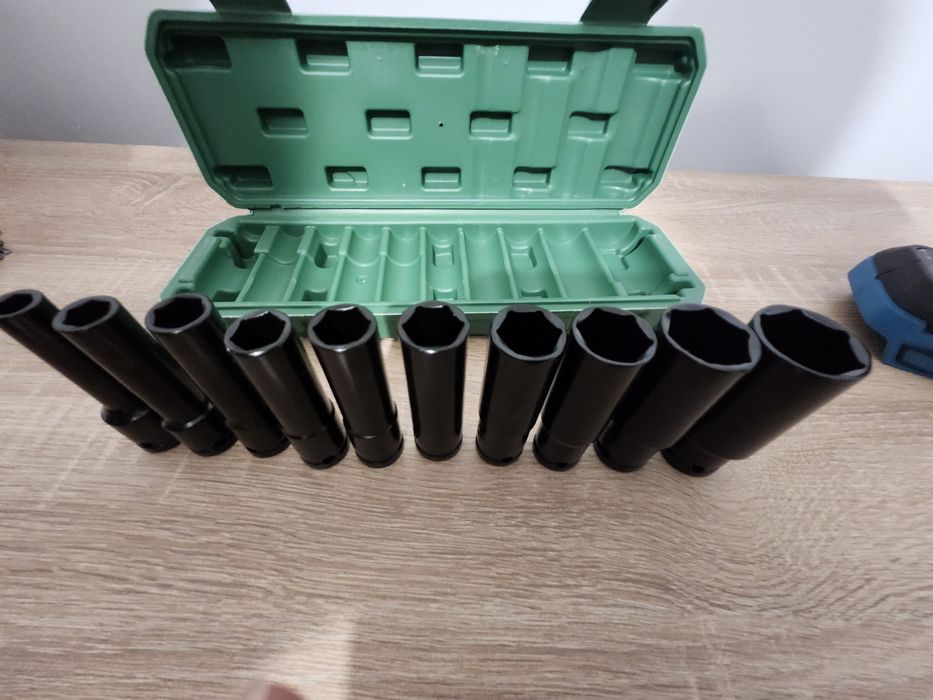 Акумуляторний ударний гайковерт HILDA 21V+набір ударних головок