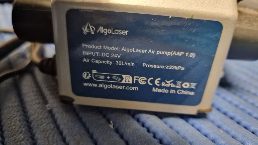Laser engraver da marca Algolaser, modelo DIY KIT 10W, com acessórios