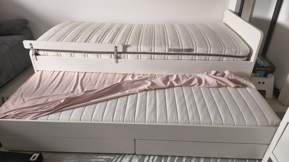 Cama IKEA SLÄKT com cama extra, gavetas e 2 colchões