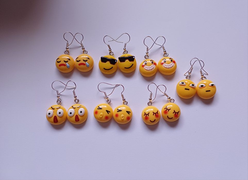 Brincos. Novos.
Cada par 2,25€.
Mais modelos disponíveis nas fotos.