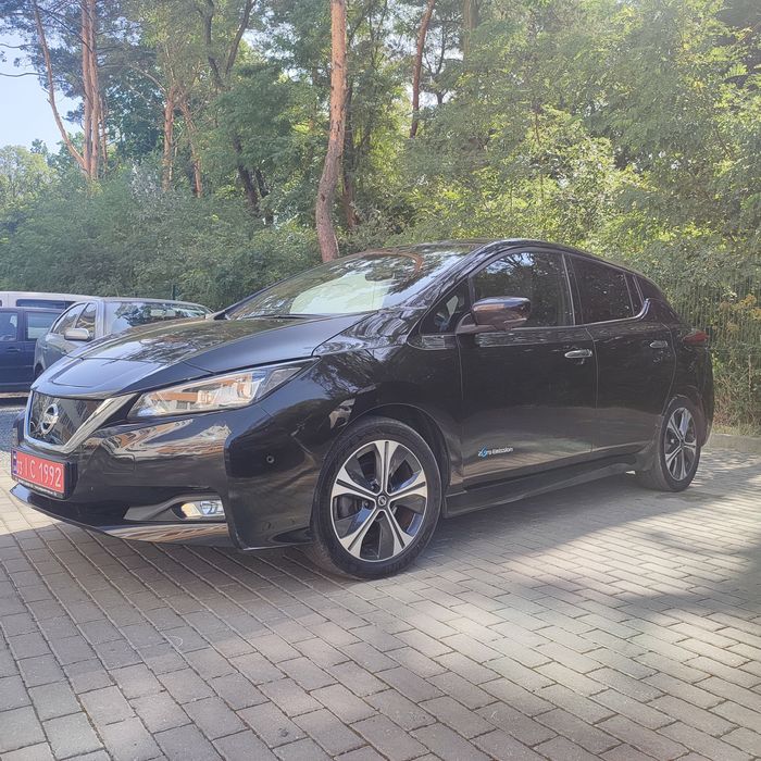 Nisan Life 40 TEKNA + З АВТОпаркуванням топова версія