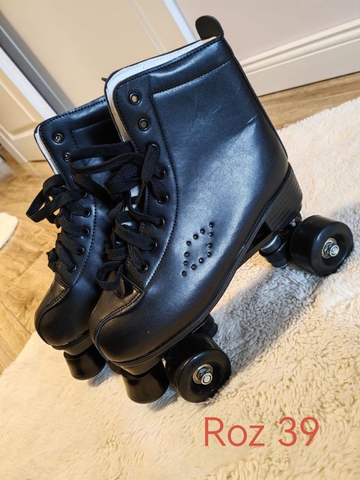 wrotki to model Nattork Retro Roller Skates for Adults w kolorze czarnym