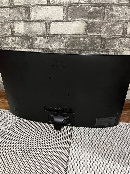 Продам изогнутый монитор SAMSUNG