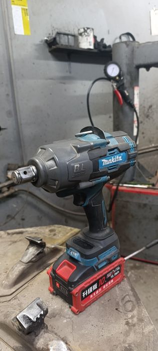 Гайковерт Makita Макіта  2100 nm.  в хорошому стані.