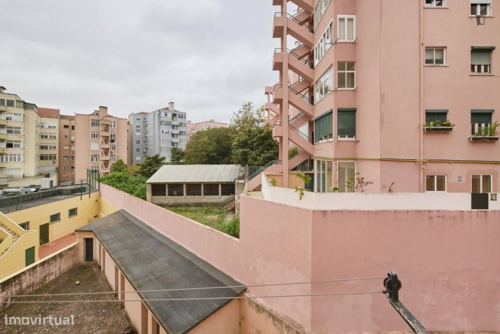Quarto - localizado em Alameda Lisbon