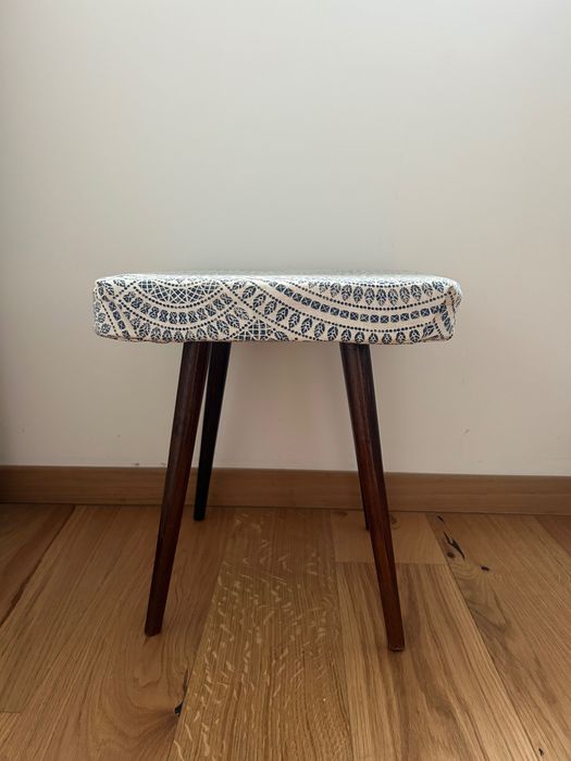 Stołki 3 sztuki PRL nowe obicie