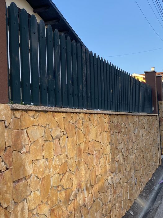 Portoes e grades para muros.