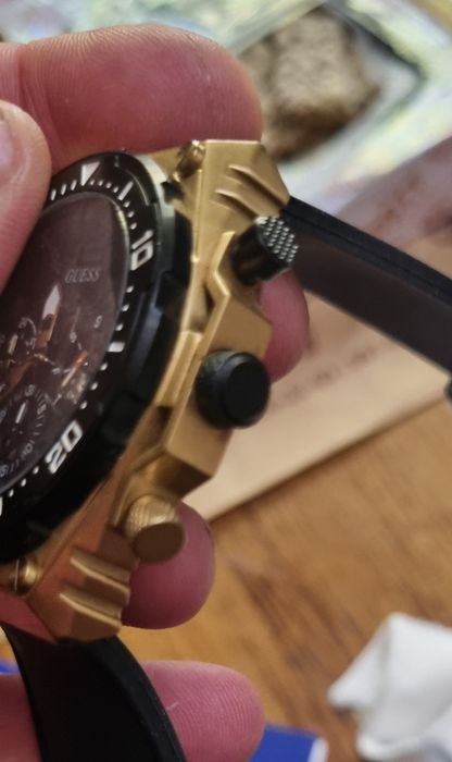 Продам  часы хронограф GUESS  GW0325G1