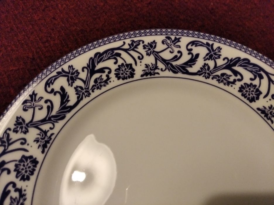 Serviços de Jantar (12 Pessoas) + OFERTA do de Café