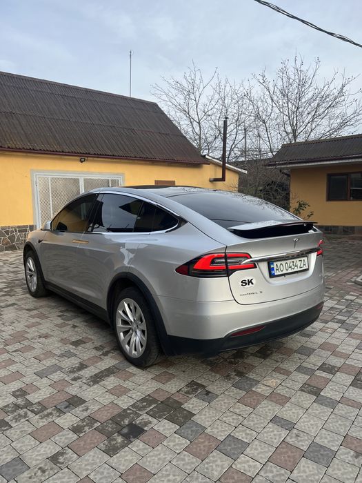 Tesla Model X 75D 2018 року