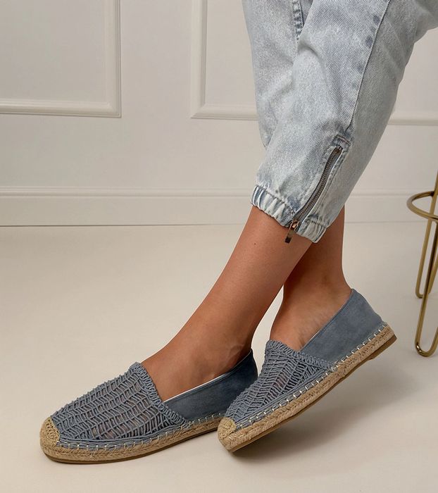 Niebieskie espadryle ażurowe na platformie Plevis