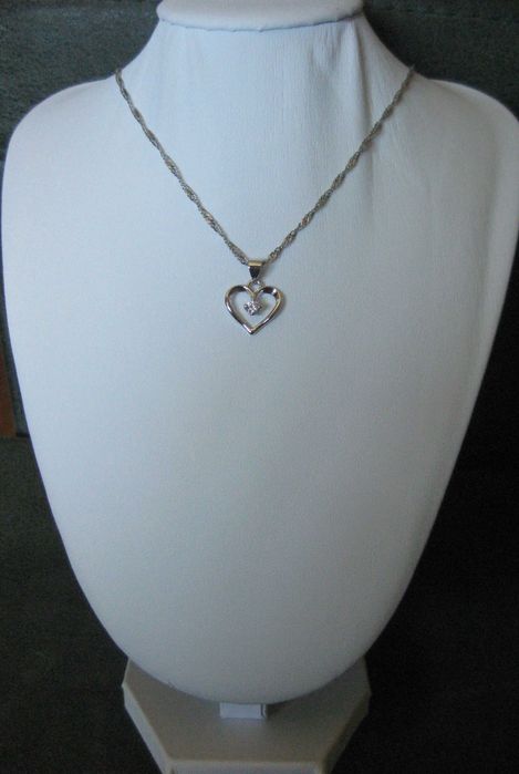 Colar Aço Prateado Coração e c/ Brilhante no Interior NOVO