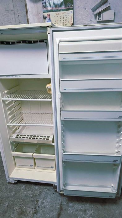 Рабочий надёжный холодильник, 1- камерный. для дачи.