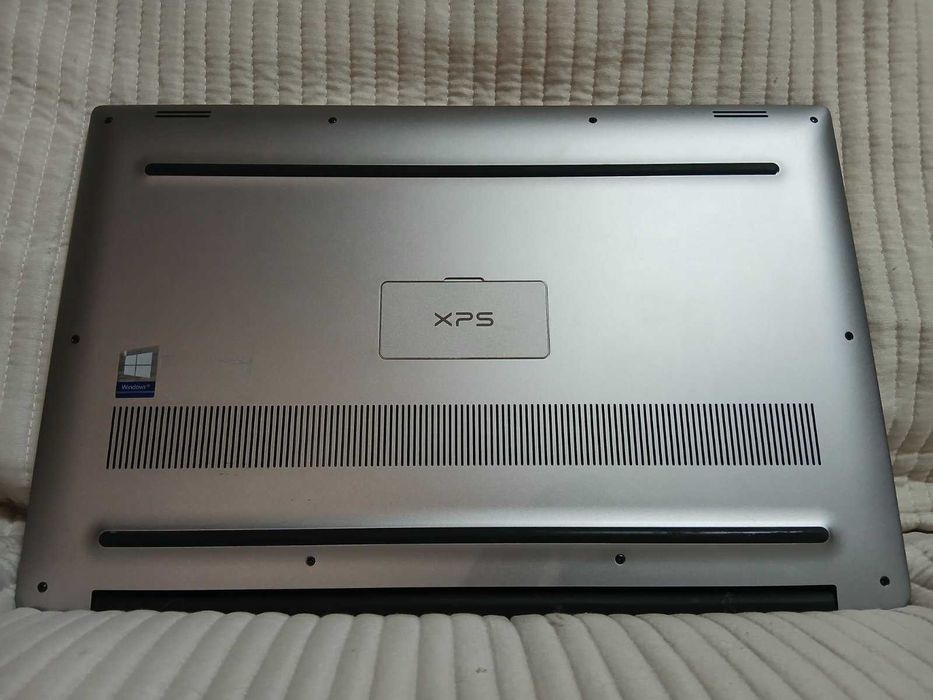 ноутбук Dell XPS 9560 / i3-7100H / 16GB / 256GB