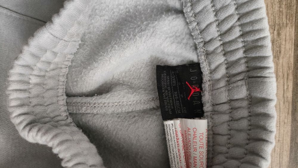 ciepłe,dresowe spodnie JORDAN 104/110