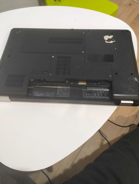 Laptop compaq ptesario CQ42