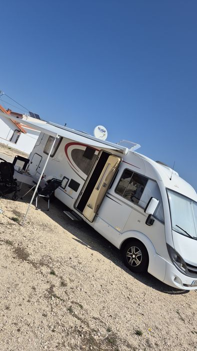 Autocaravana Burstner aviano cama central todos os extras