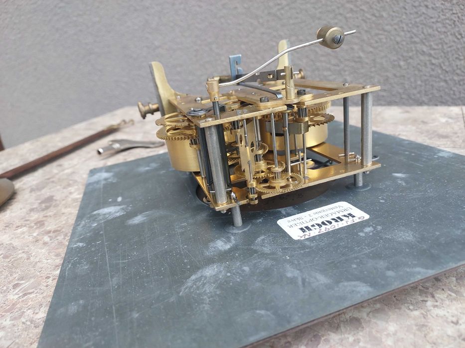 Stary zegar ścienny gabinetowy PHS przedwojenny sprawn film gongu F014