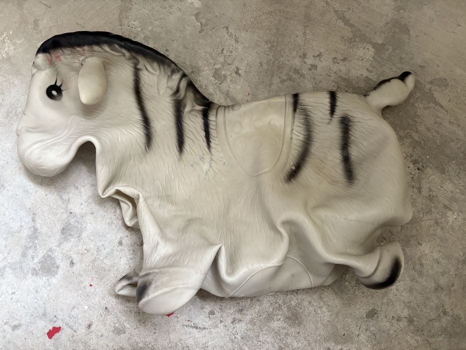 Надувний коник для стрибання