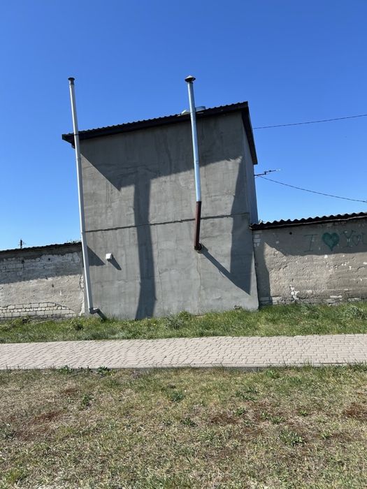 Двоповерховий гараж Сарни/телебачення/вода/зона відпочинку