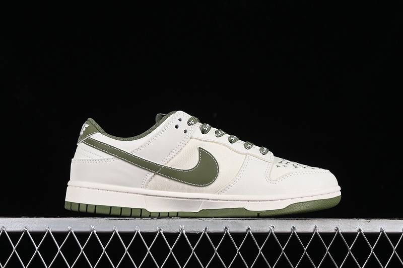 Nike dunk low x supreme