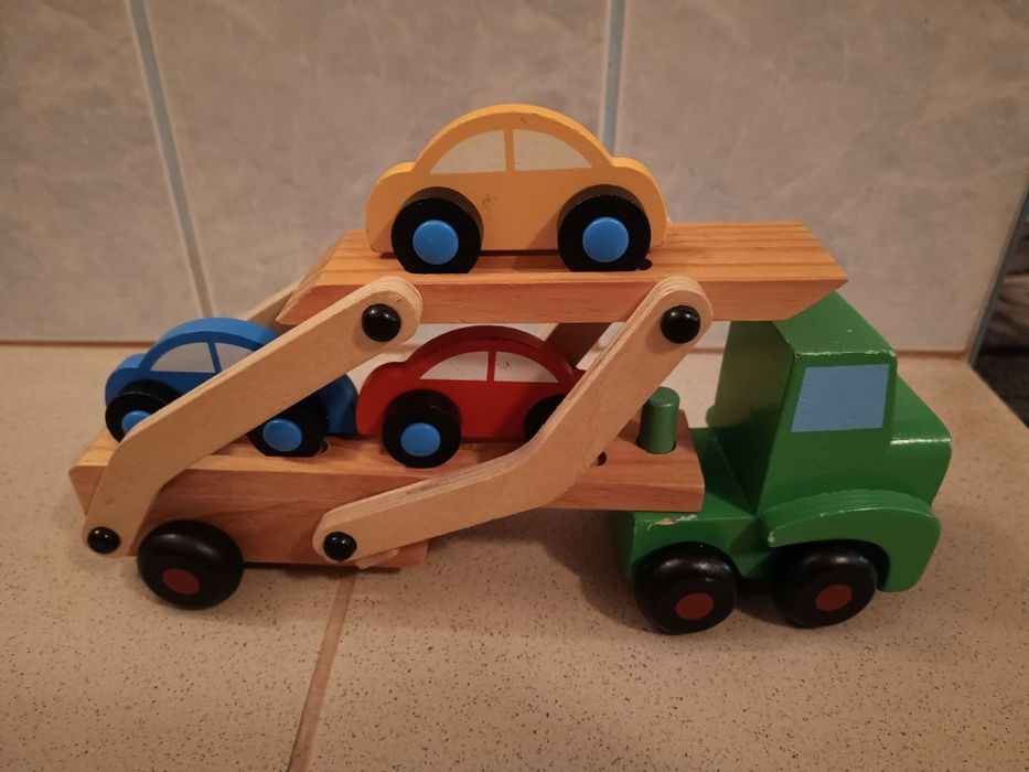 Drewniana laweta Elefun z pojazdami