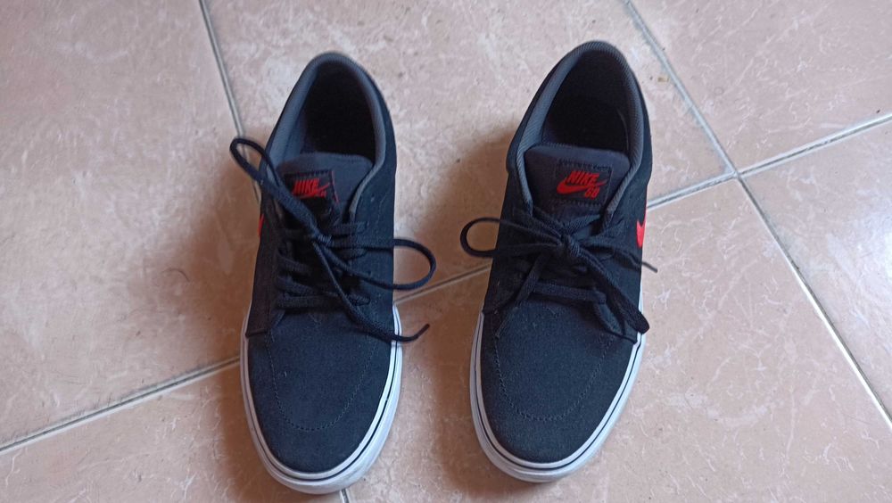Ténis NIKE Nº 39 como novos