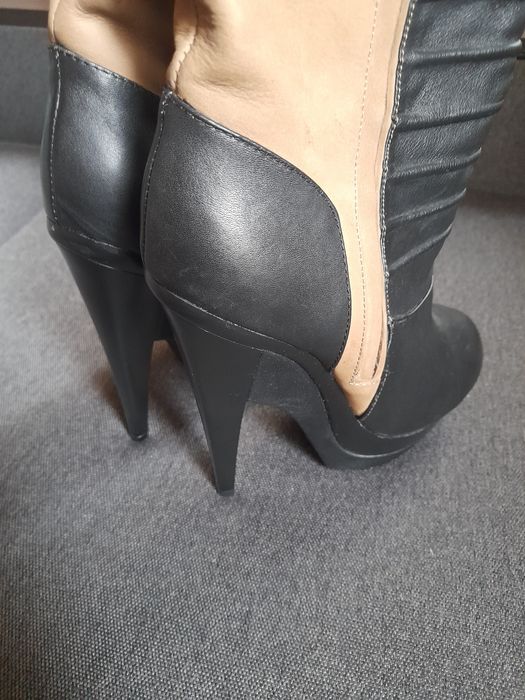 Сапожки на каблуке 35 р.