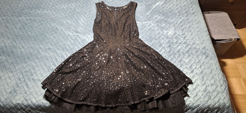 Sukienka czarna z cekinami SUPER STAN