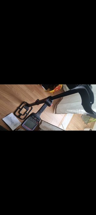 Detetor de metais MD-610. NOVO. Muito prático. Dobra-se com o toque de um botão. Muito compacto.