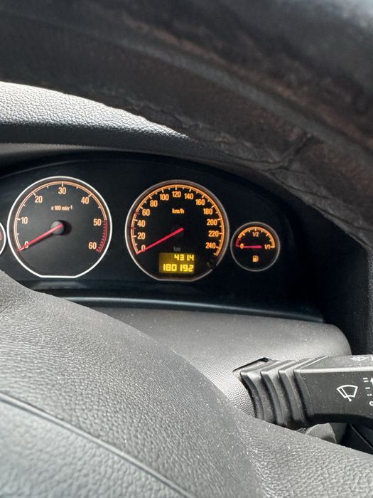 Опель вектра 2008 року