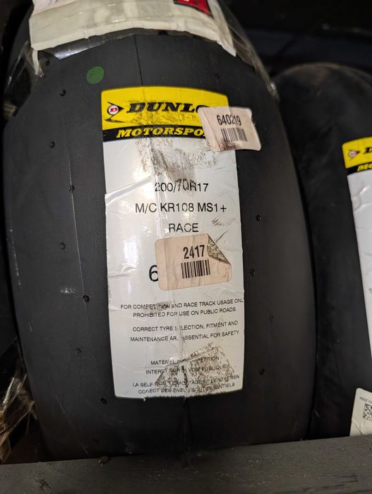 Venda de pneus Dunlop 125/80 + 200/70 (novos+usados, pneus para chuva)