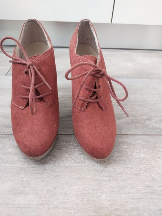 Buty na obcasie rozmiar 40