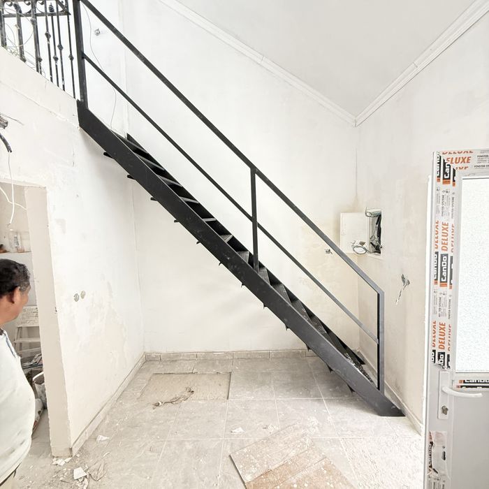 Vendo escada - altura 2750x2880