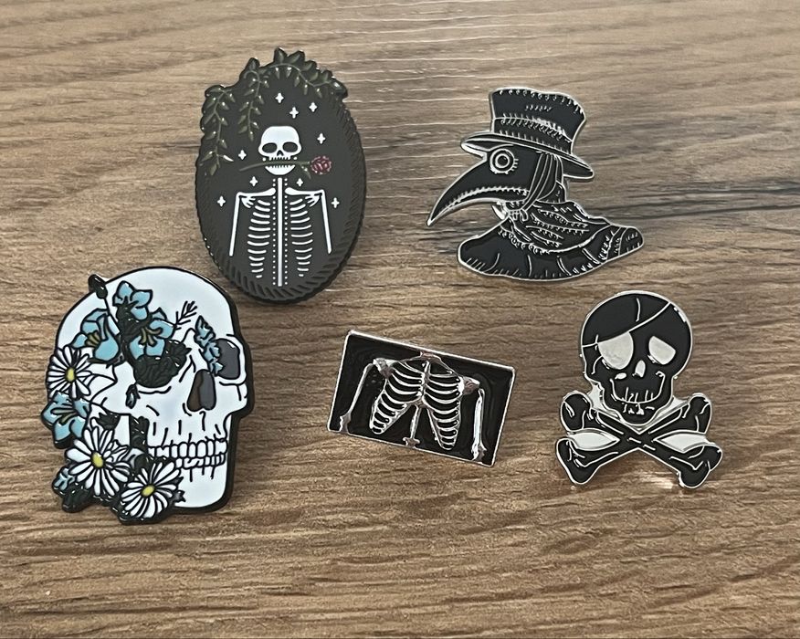 Pin znaczek przypinka badge czaszka punk rock plaga szkielet