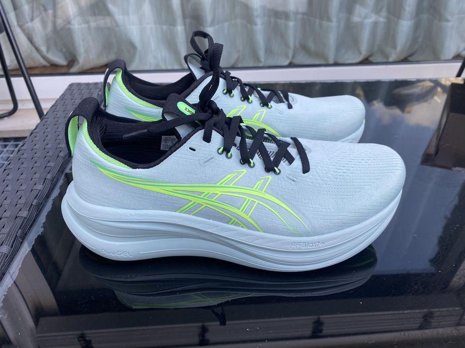 ASICS Gel Nimbus 28 — EU 44,5 — Como Novas (1 uso)