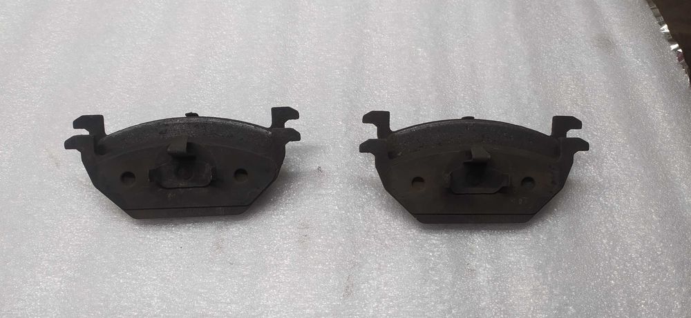 Продам оригінальні передні тормозні диски з колодками на Skoda A5