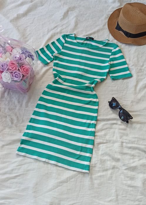 Обтисла міні сукня в рубчик