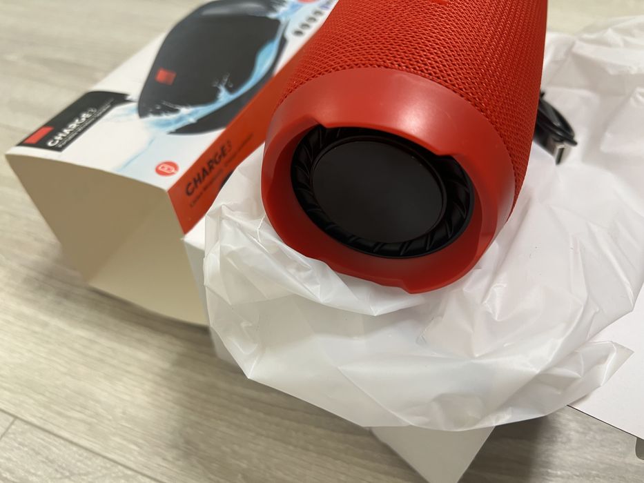 Портативная колонка jbl