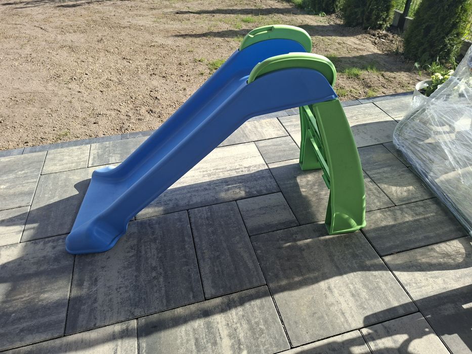 Niska zjeżdżalnia dla dziecka do ogrodu plac zabaw