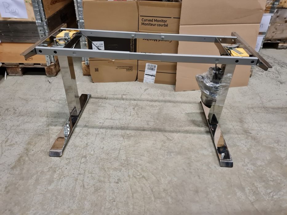 Chromowane biurko regulowane elektrycznie