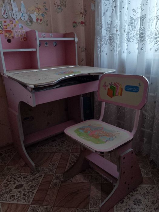 Шкільна парта зростаюча