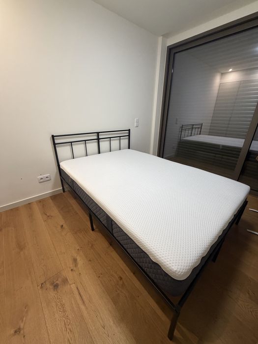 Cama 140x200 com Colchão Emma Hybrid – Como Novo